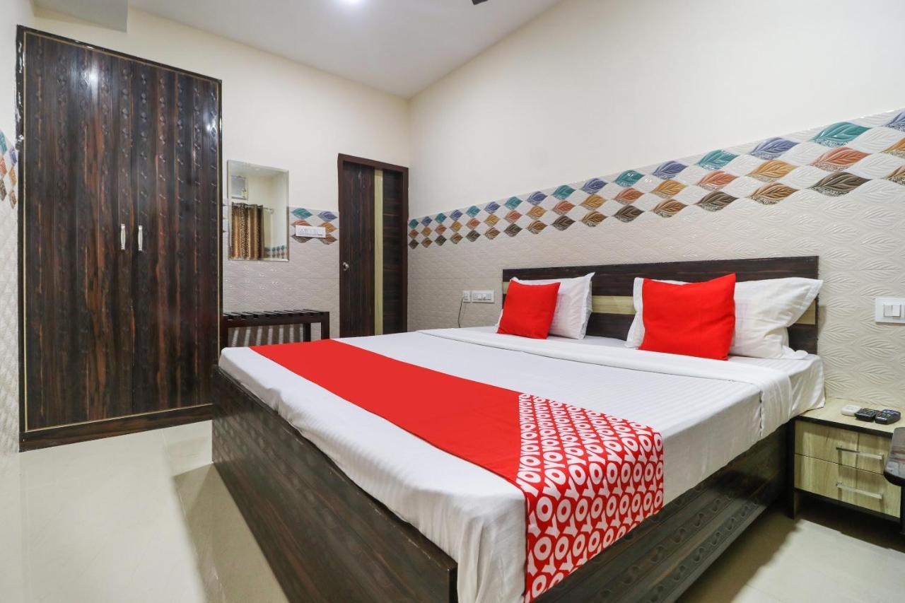 โอโย 49095 โฮเต็ล เค ฟอร์ต Hotel Abadpura ภายนอก รูปภาพ