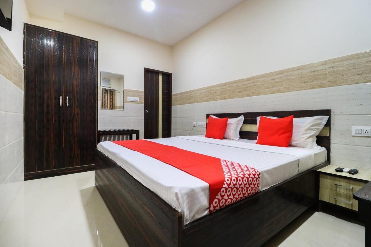 โอโย 49095 โฮเต็ล เค ฟอร์ต Hotel Abadpura ภายนอก รูปภาพ