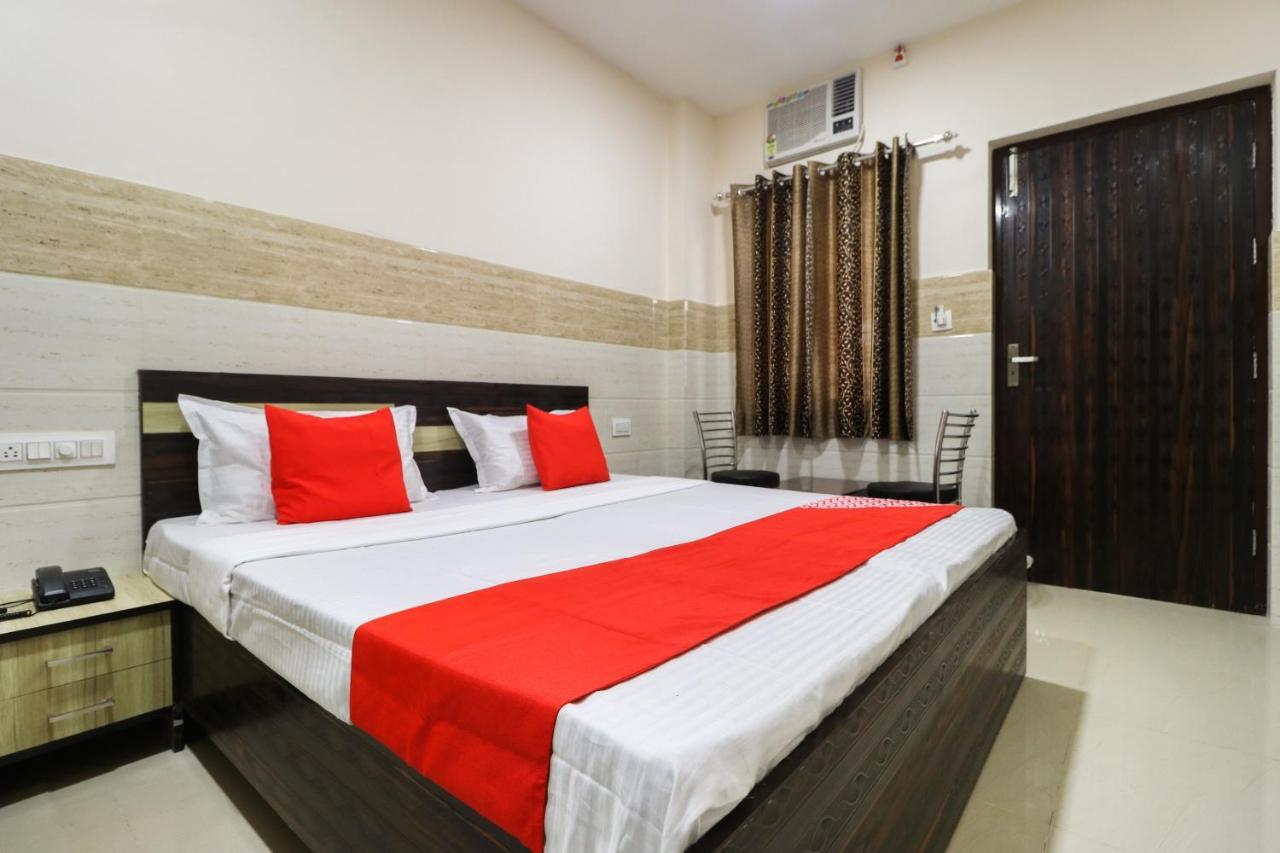 โอโย 49095 โฮเต็ล เค ฟอร์ต Hotel Abadpura ภายนอก รูปภาพ